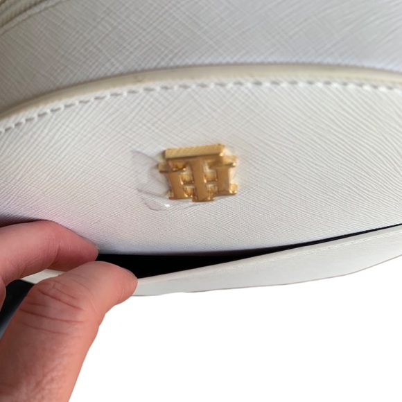 Tommy Hilfiger Saffiano Canteen Crossbody Purse Bag White Women’s NWT - Picture 3 of 14